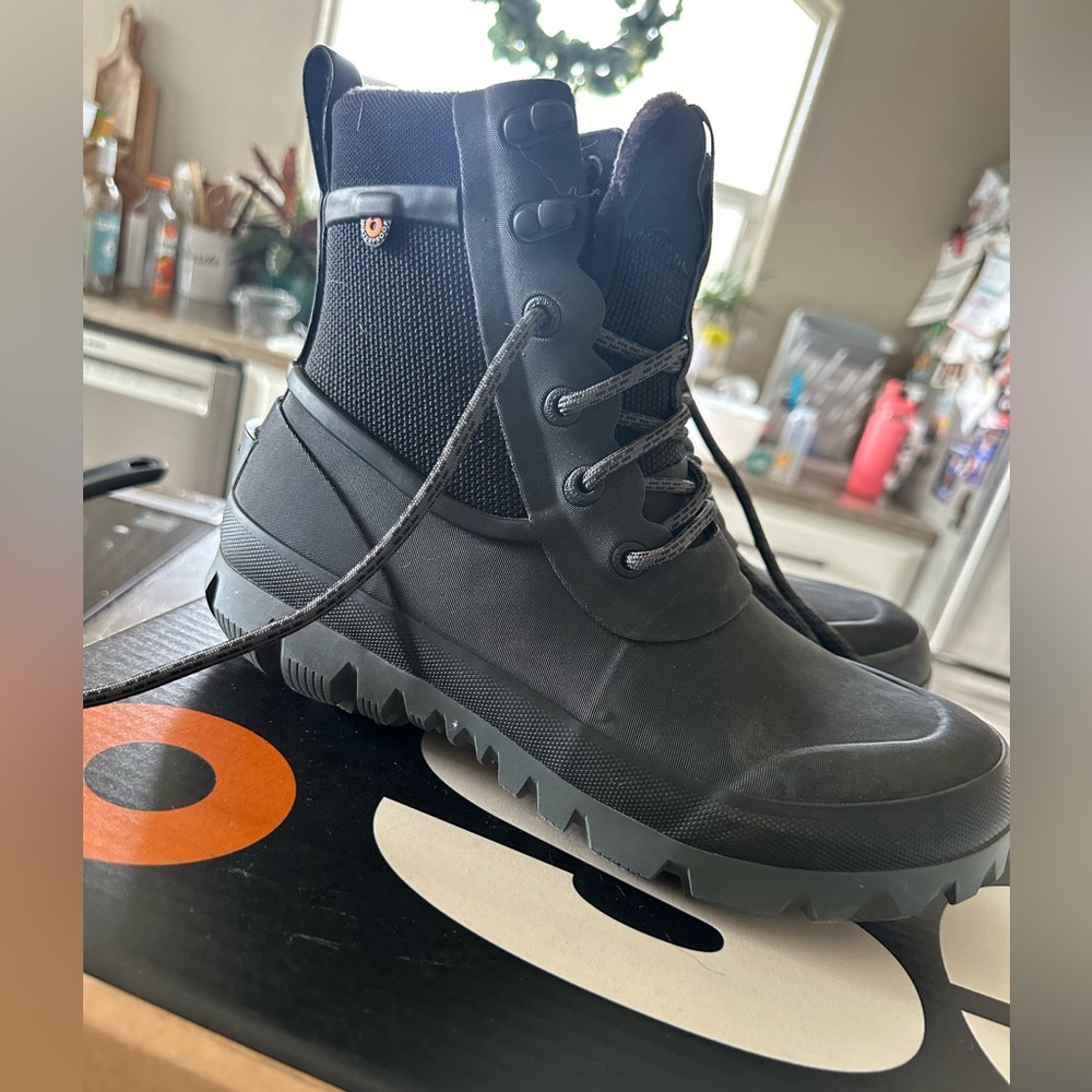 Men’s Bogs size 8